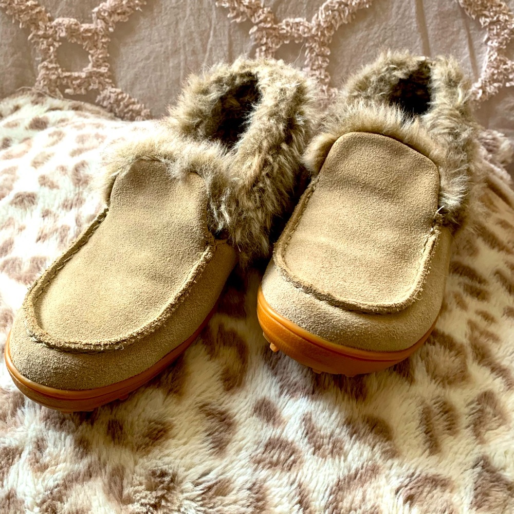 Columbia faux fur mocs